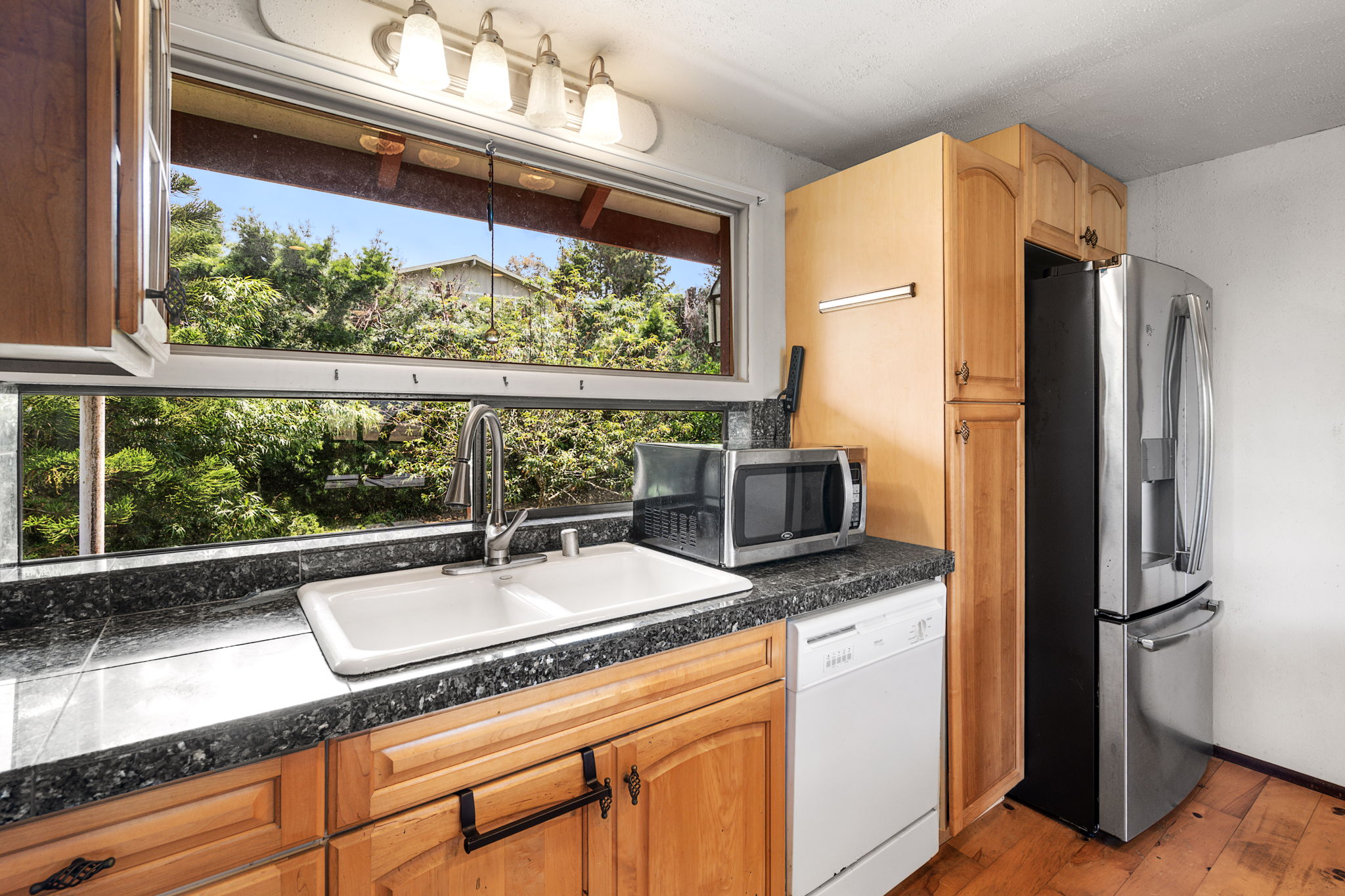 Mid Kitchen d