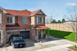 64 Coranto Way, Woodbridge, ON L4H 3L9, Canada Photo 2