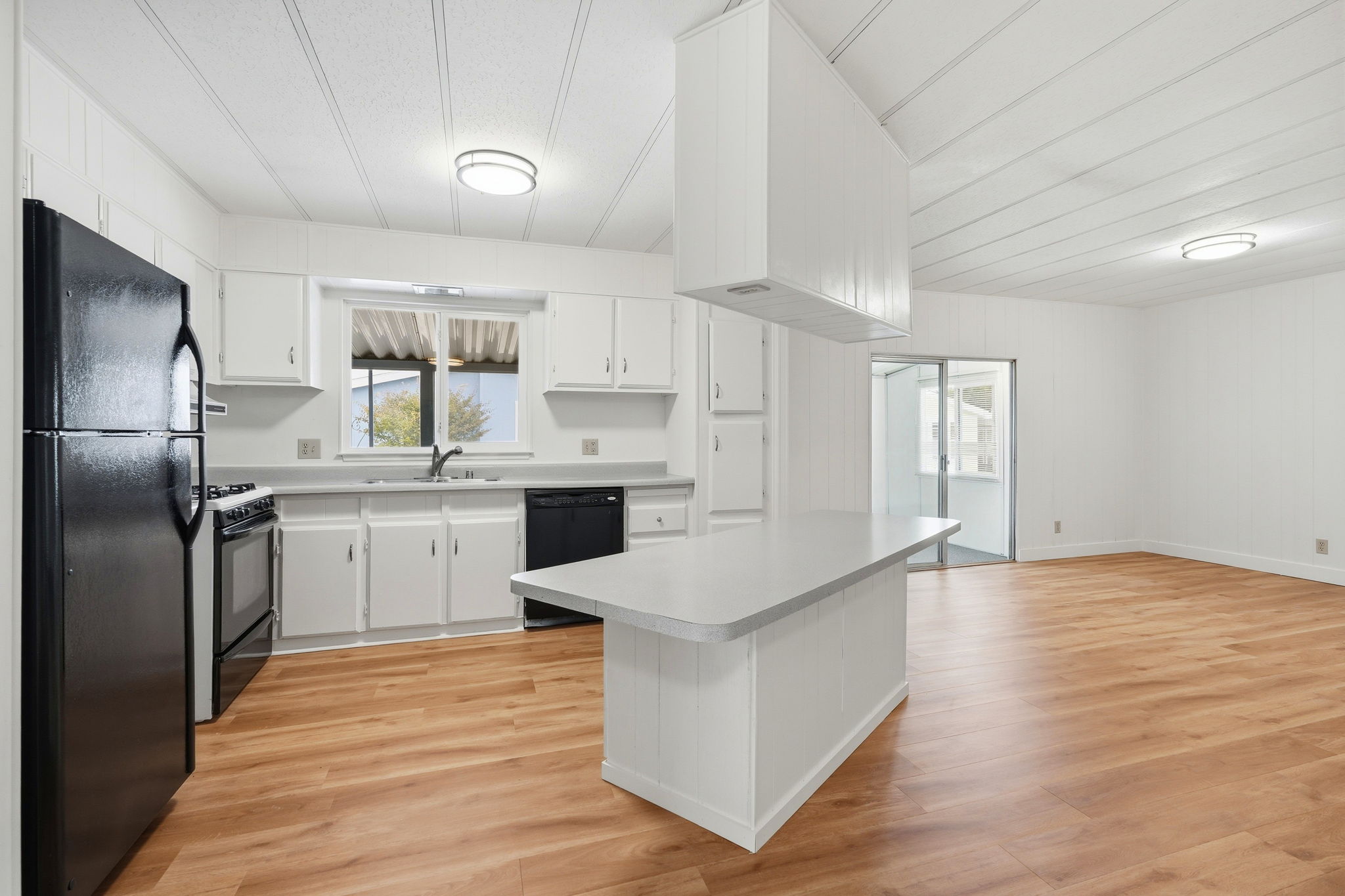 011_F8_64 Creekside Dr