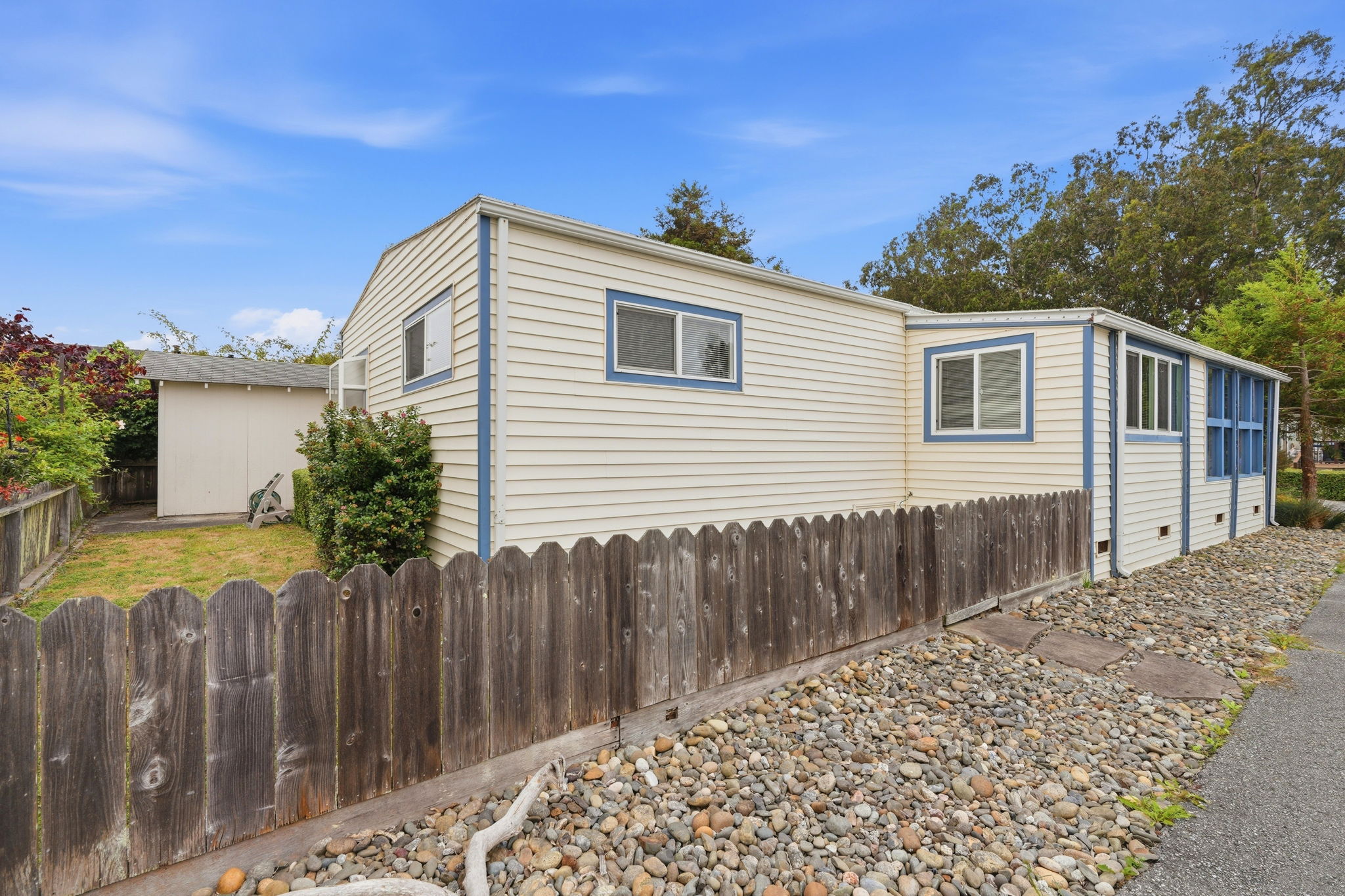 027_F8_64 Creekside Dr