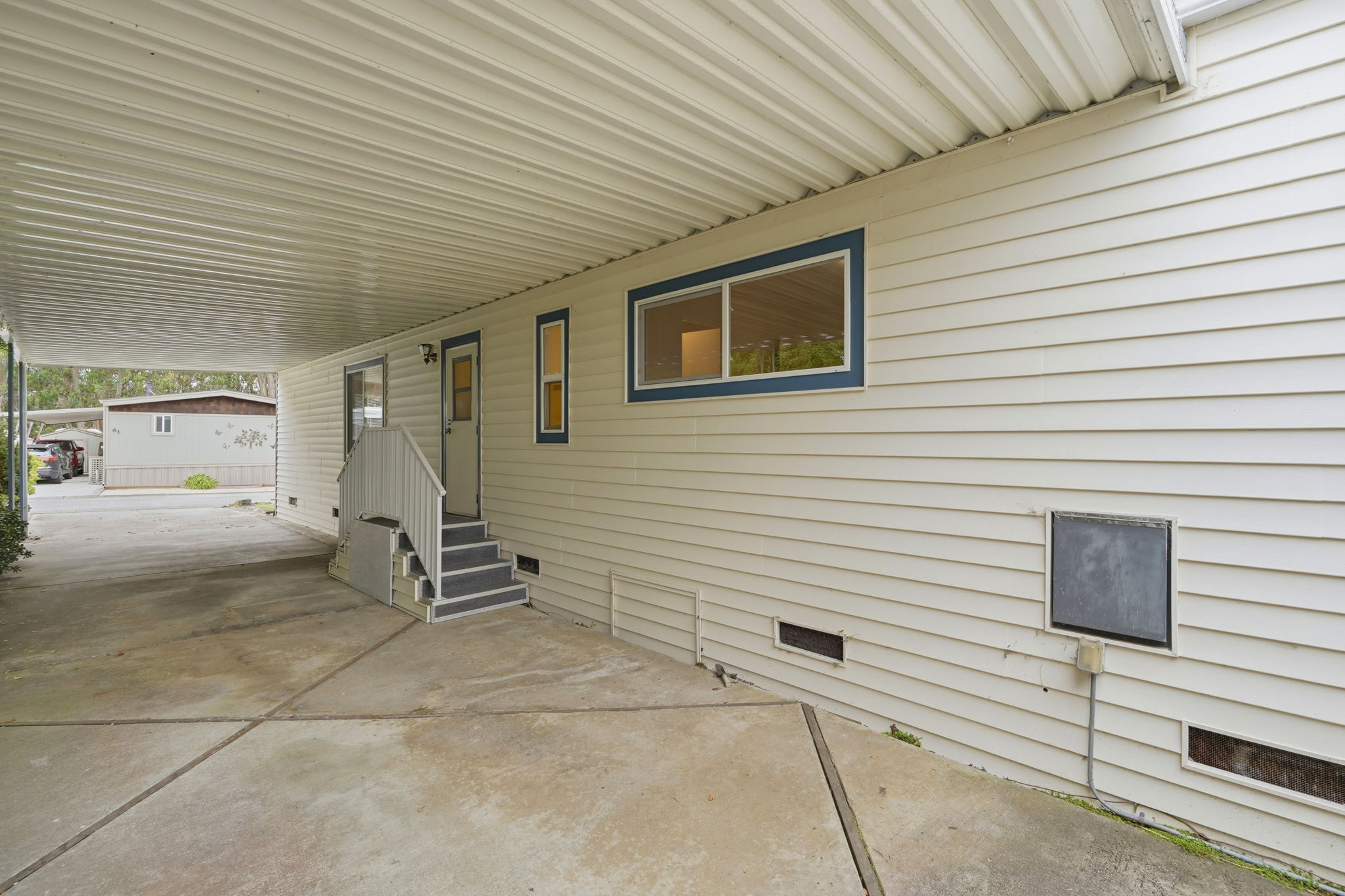 028_F8_64 Creekside Dr