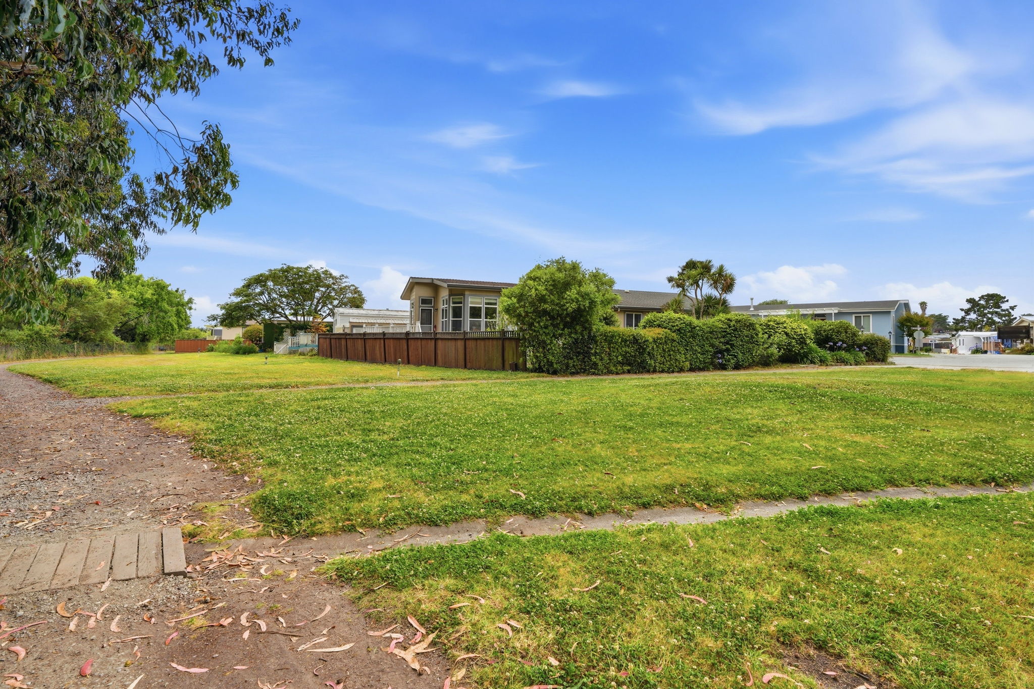 030_F8_64 Creekside Dr