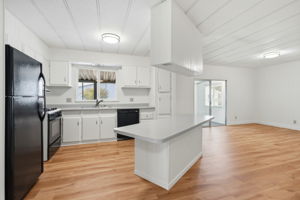 011_F8_64 Creekside Dr