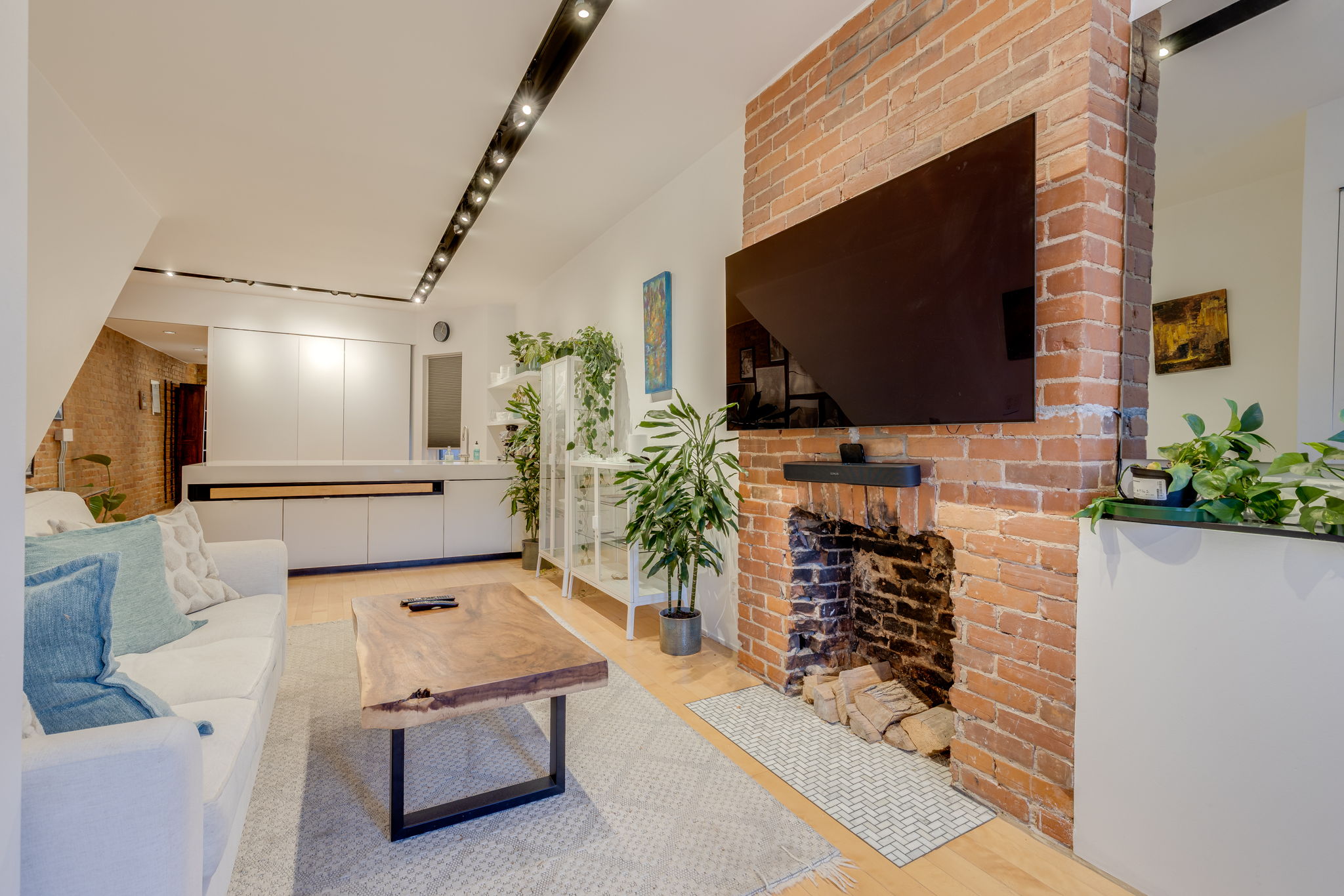 Toronto property showcase — delivered property photograph 5