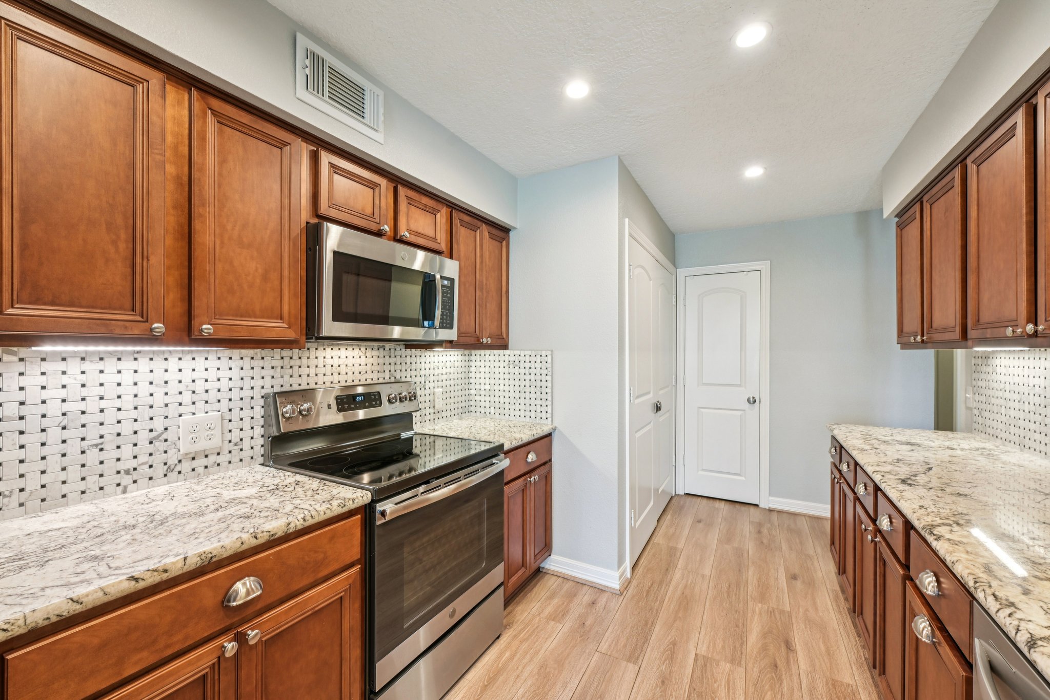 Hideaway Dr-S1903-015.jpg