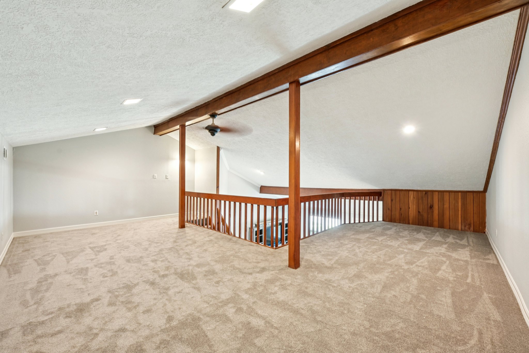 Hideaway Dr-S1903-021.jpg