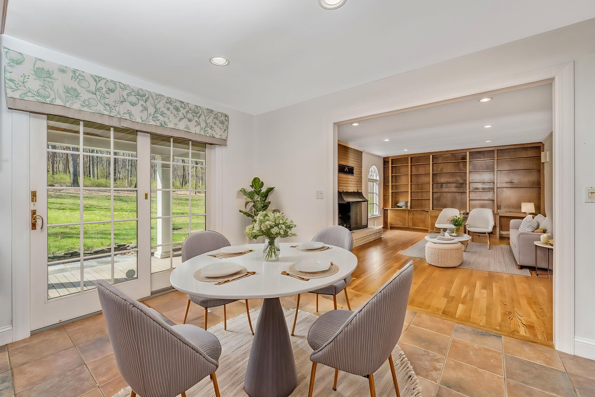 DSC09724 virtually staged.jpeg