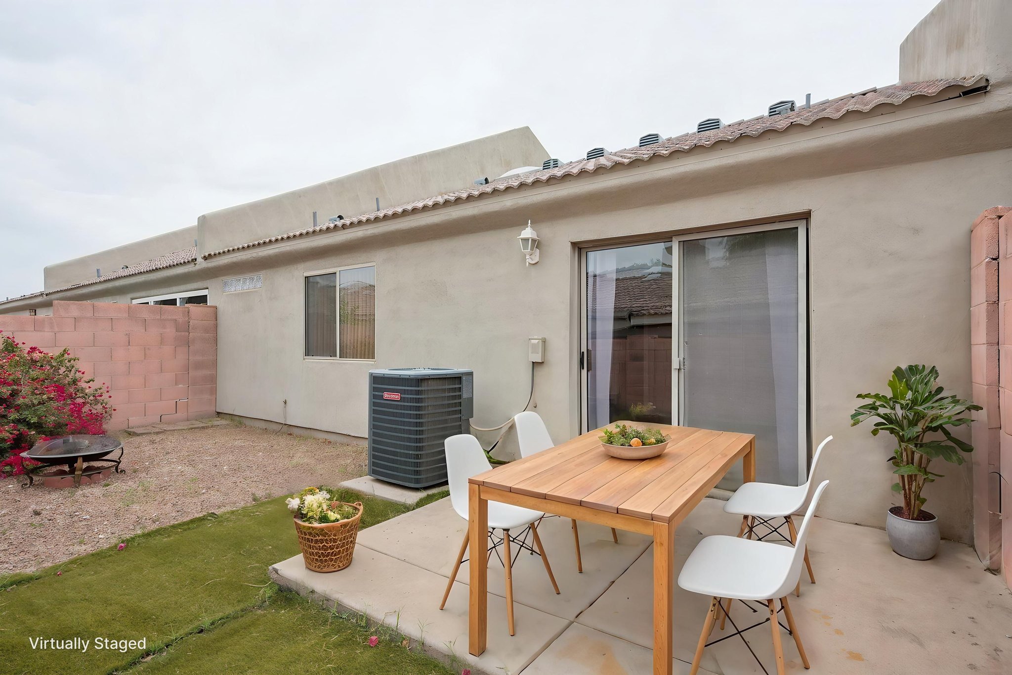 DSC_1675 virtually staged.jpeg