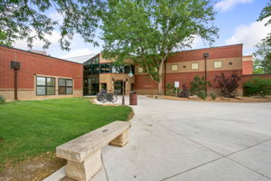  Photo 40