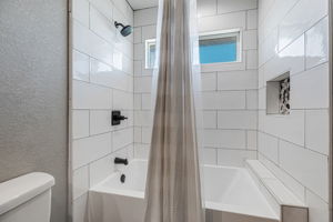 052_640 S Ridgemark Dr  Hollister