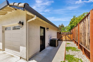 057_640 S Ridgemark Dr  Hollister