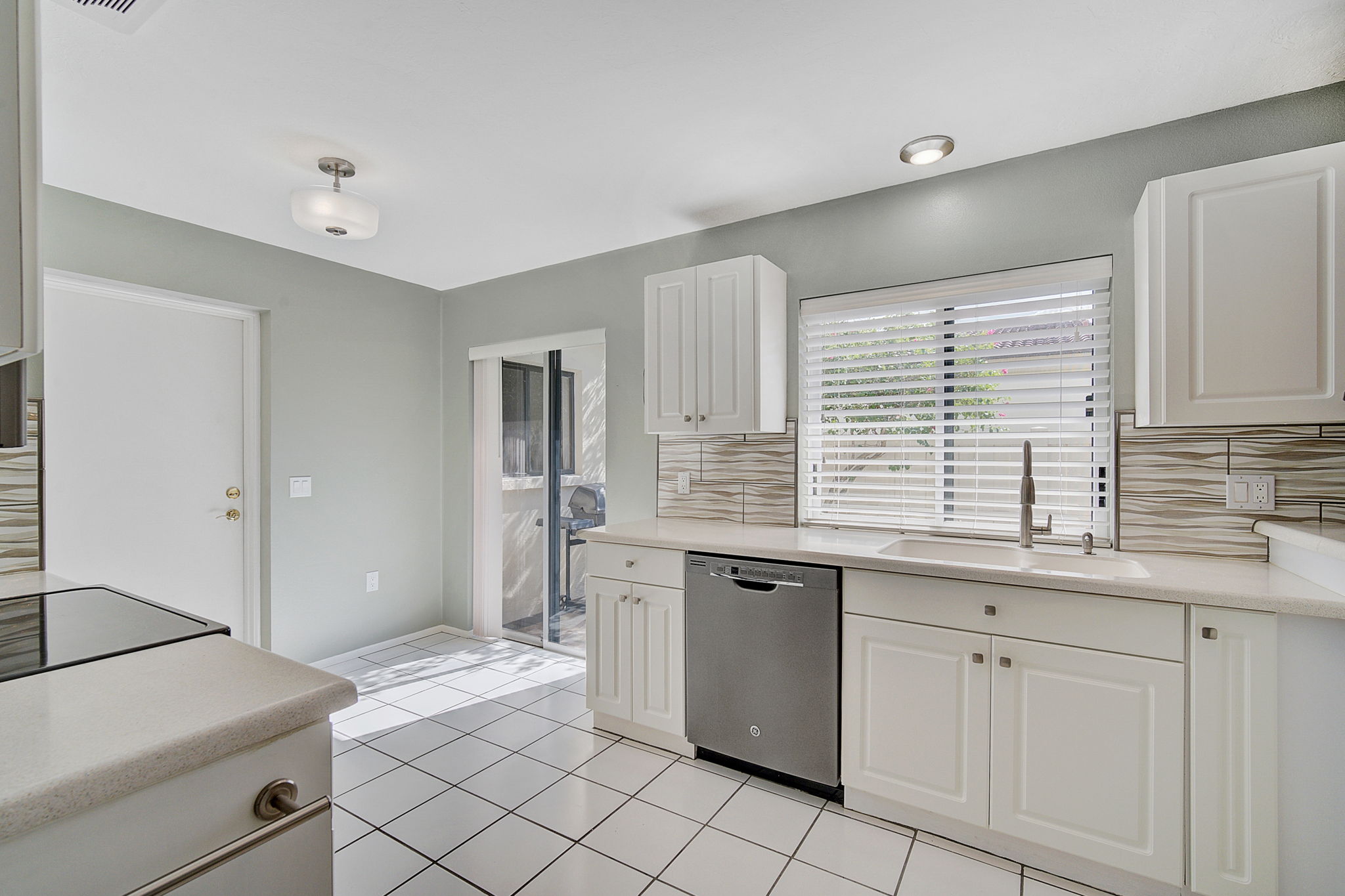 6404 Sun Eagle Ln-7