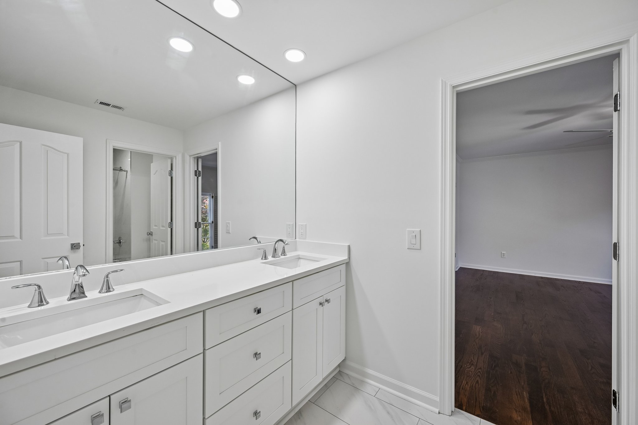 Westchester Pl-S3004-079.jpg