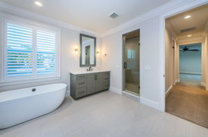 Upper Level Master Bathroom1e