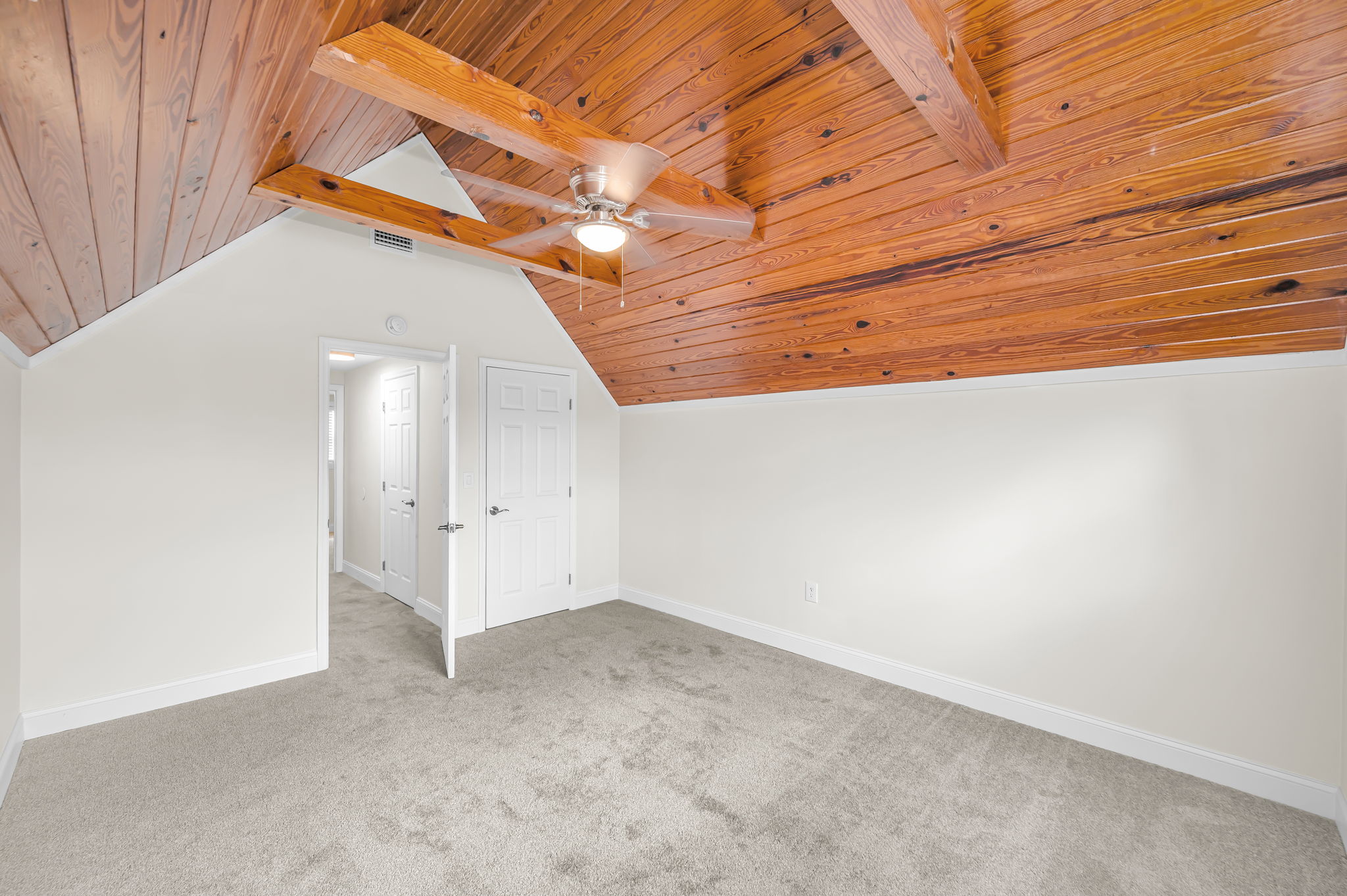 Upper Level Bedroom3b