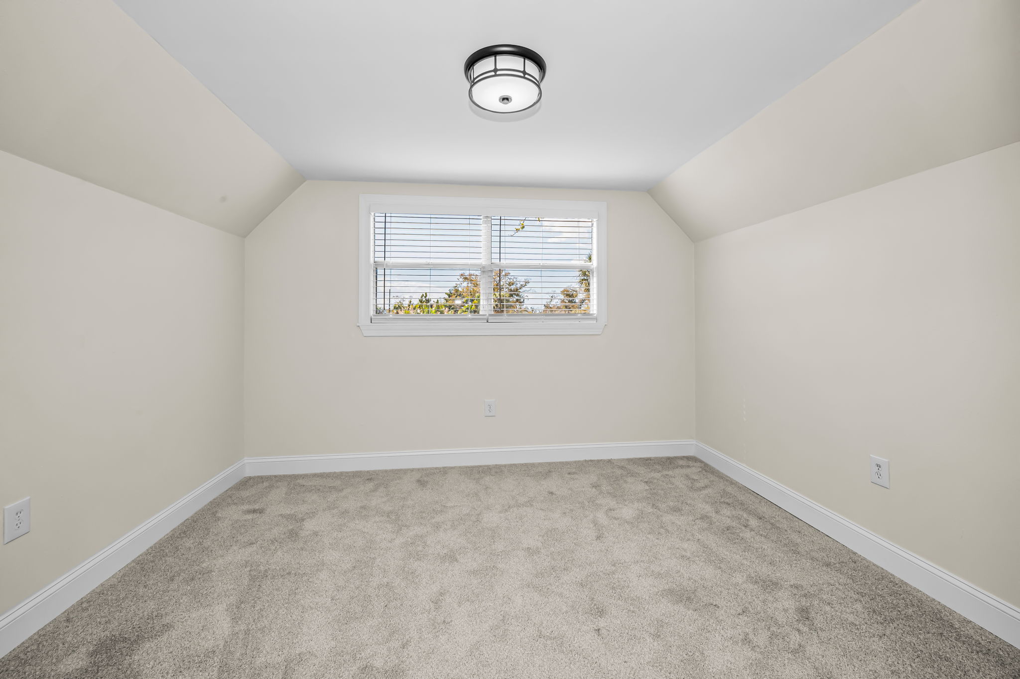 Upper Level Bedroom4a