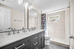 Upper Level Bathroom2a