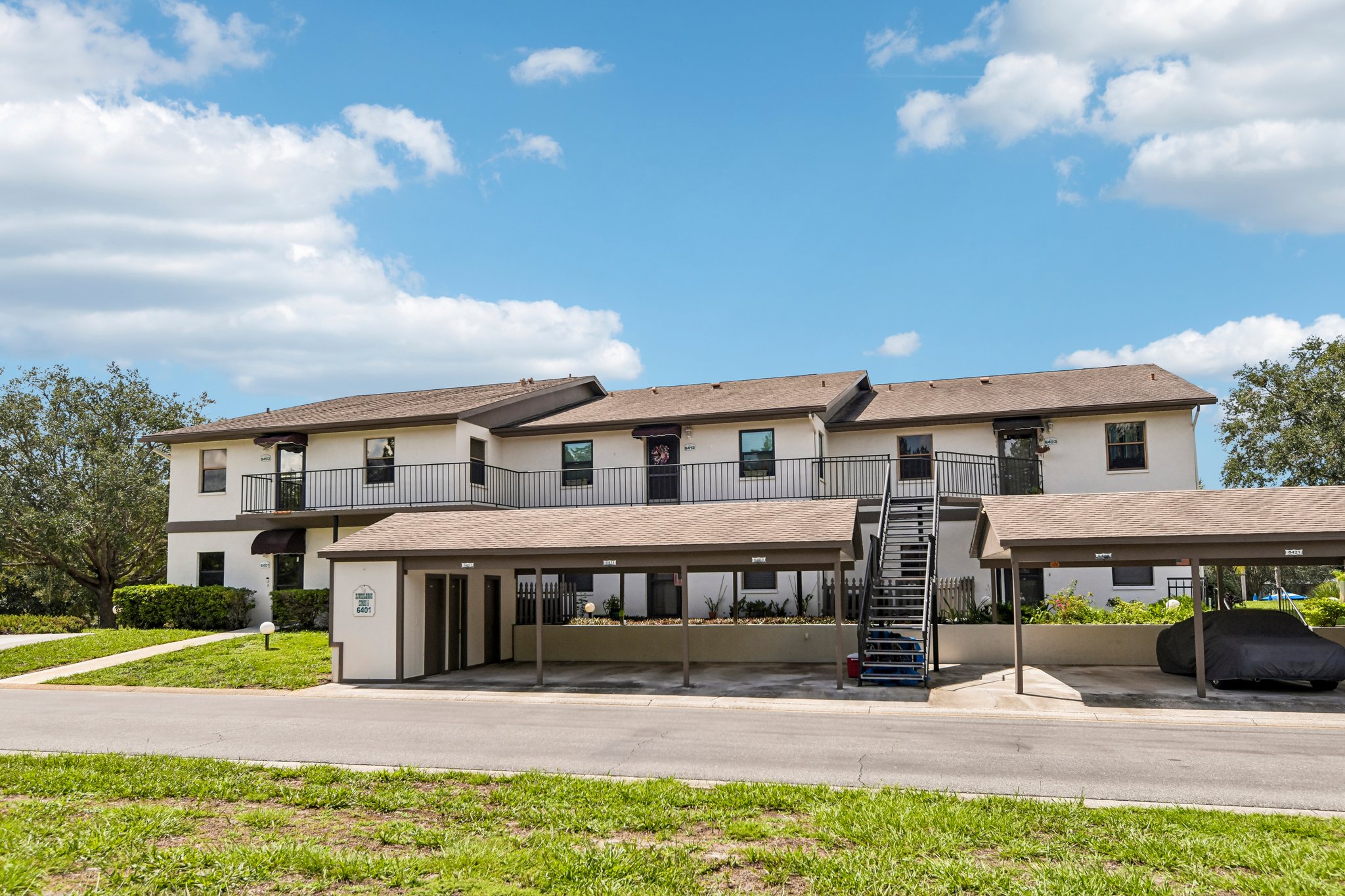 River Lodge Ln-S0909-002.jpg