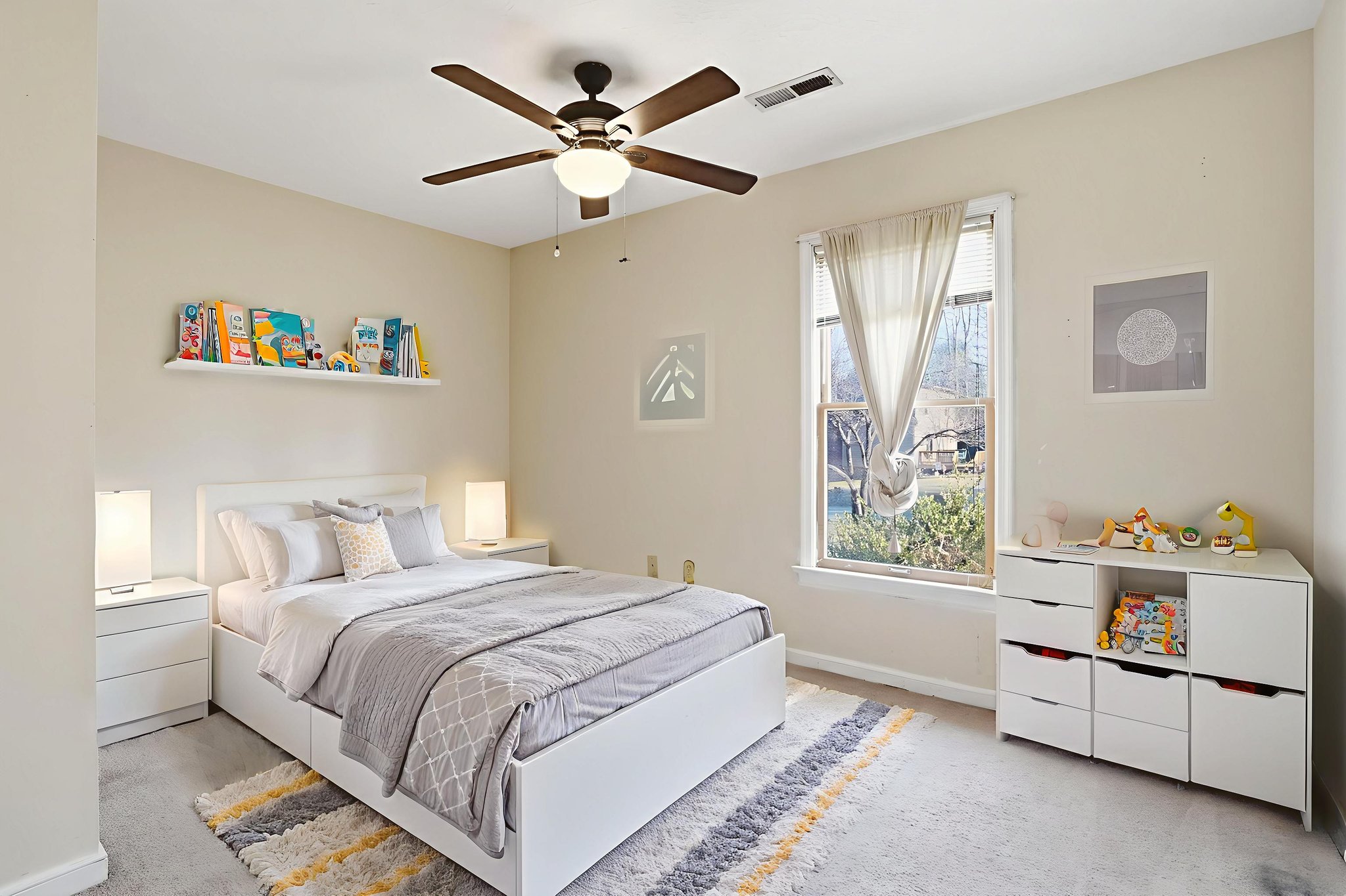 IMG_020 virtually staged.jpeg