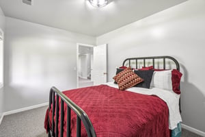 Southampton Dr-S0807-029.jpg