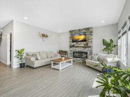  Photo 48