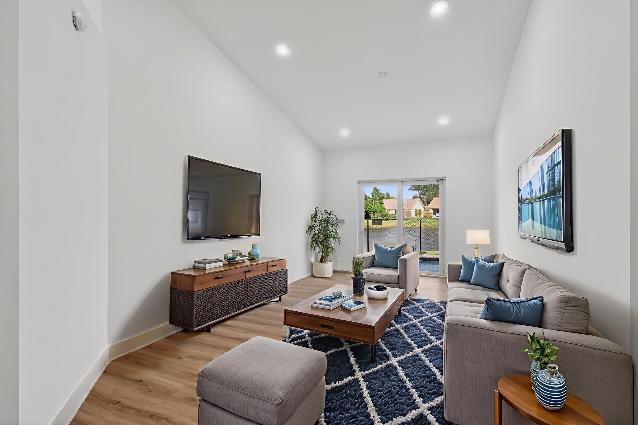 DSC_0467 virtually staged.jpeg