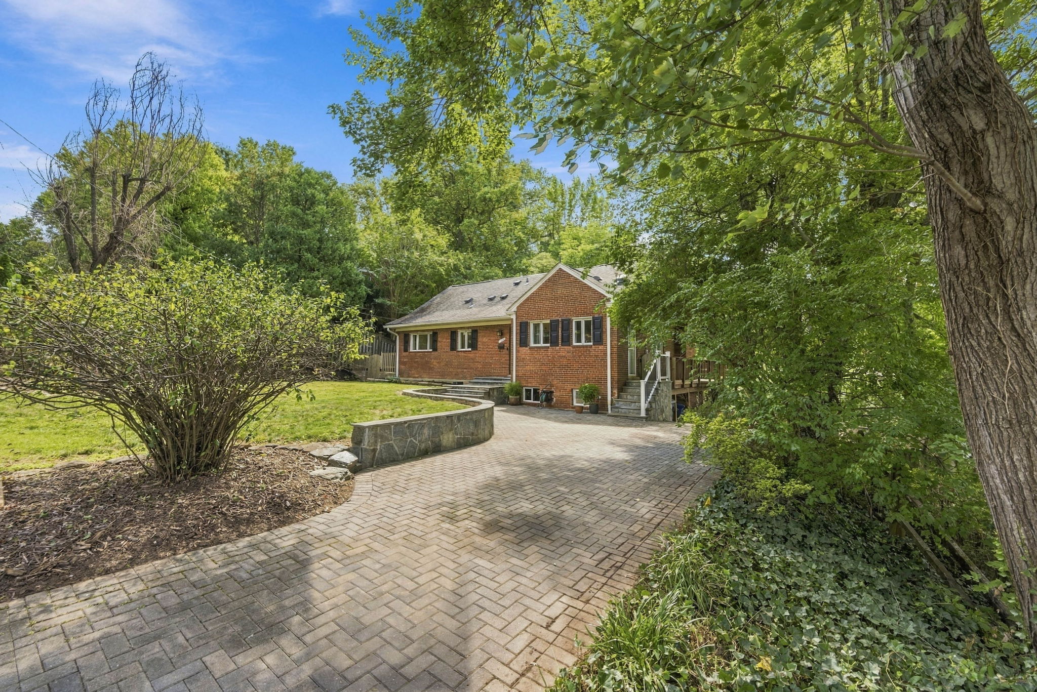 Welcome home to 6429 Eppard Street!