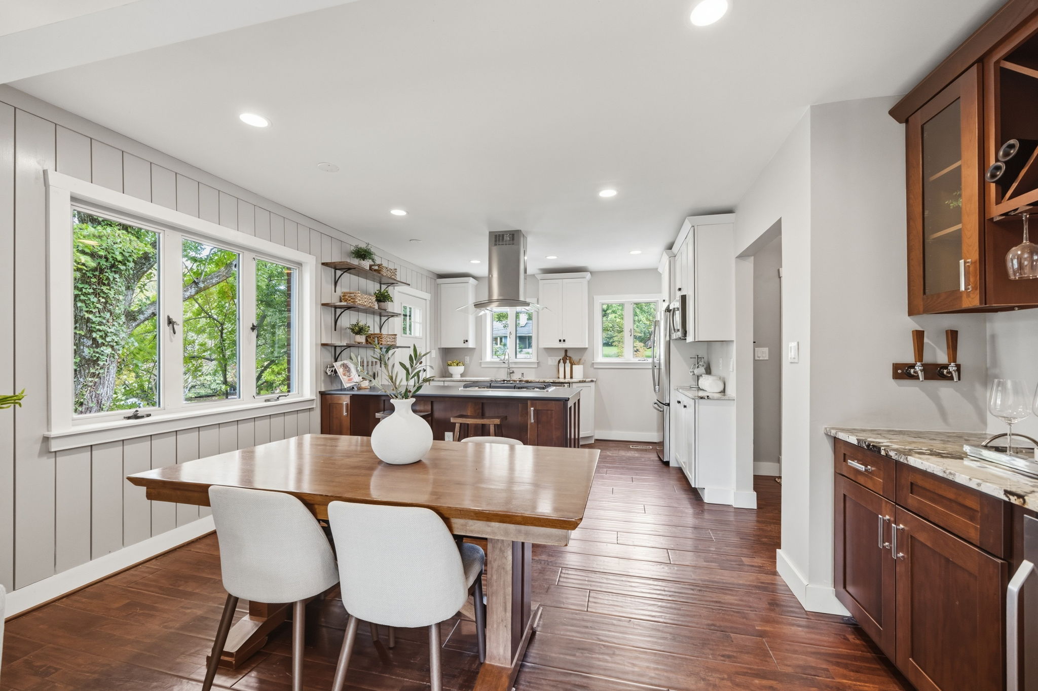 Modern, open kitchen & dining room
