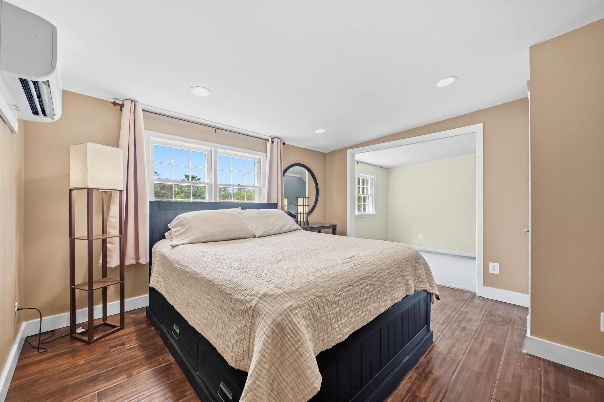 Upper level second en-suite bedroom