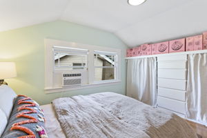 6429 N Commercial Ave, Portland, OR 97217, USA Photo 43