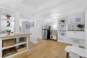 6429 N Commercial Ave, Portland, OR 97217, USA Photo 32