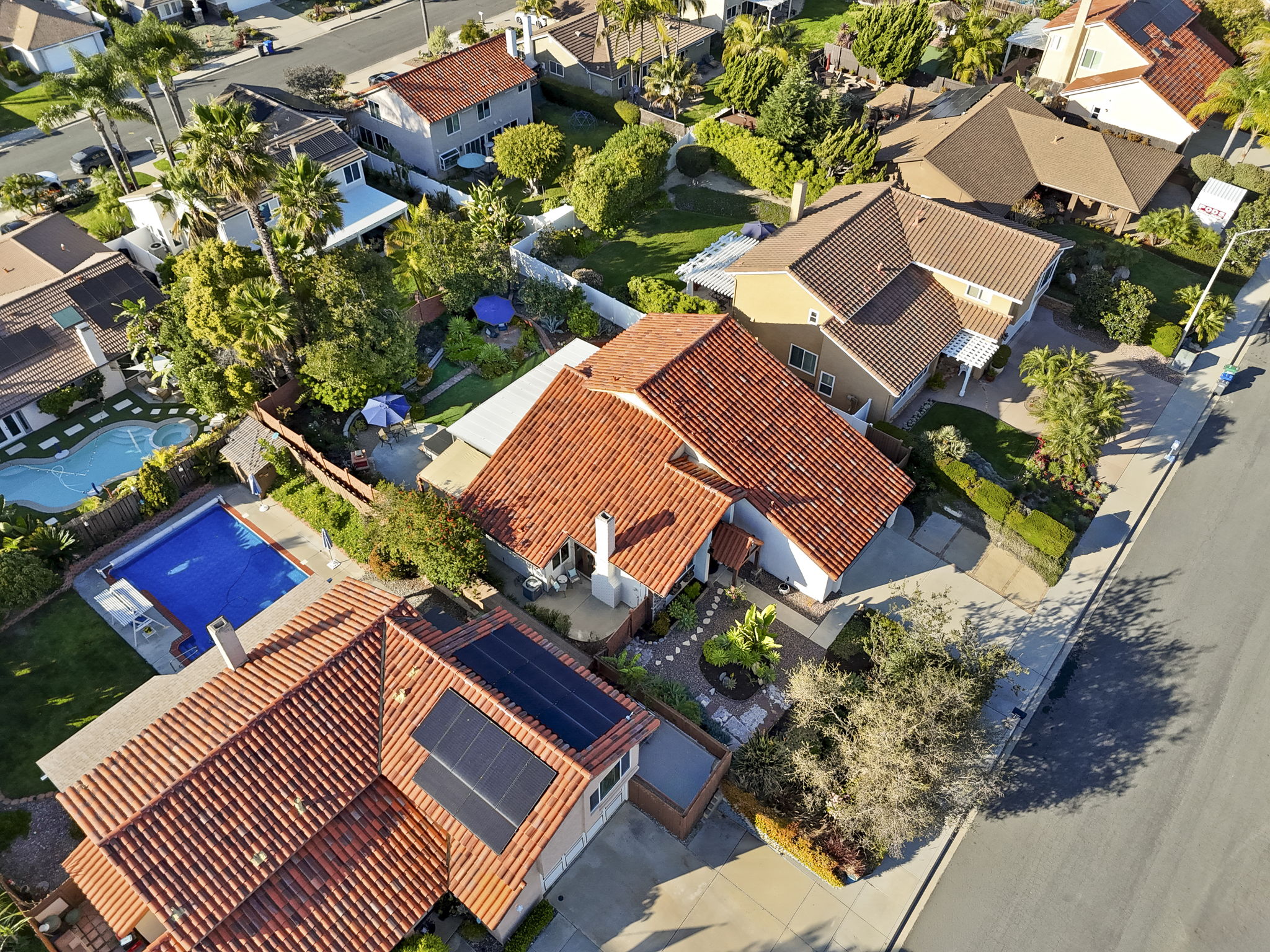 6433 La Paloma St-400