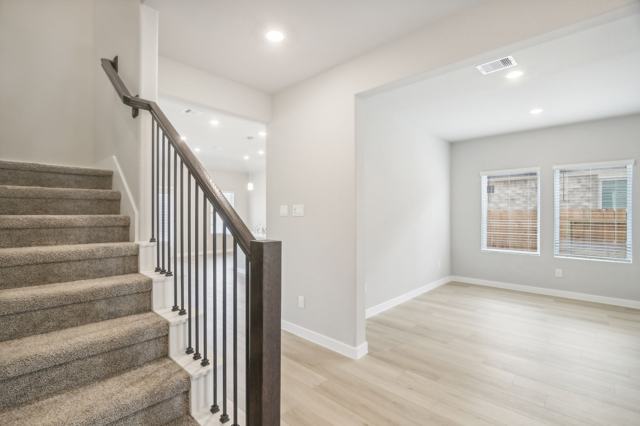 Houston - Wall Street Village - 6435 Brazos Trl Dr, Richmond, TX, 77469 -    006