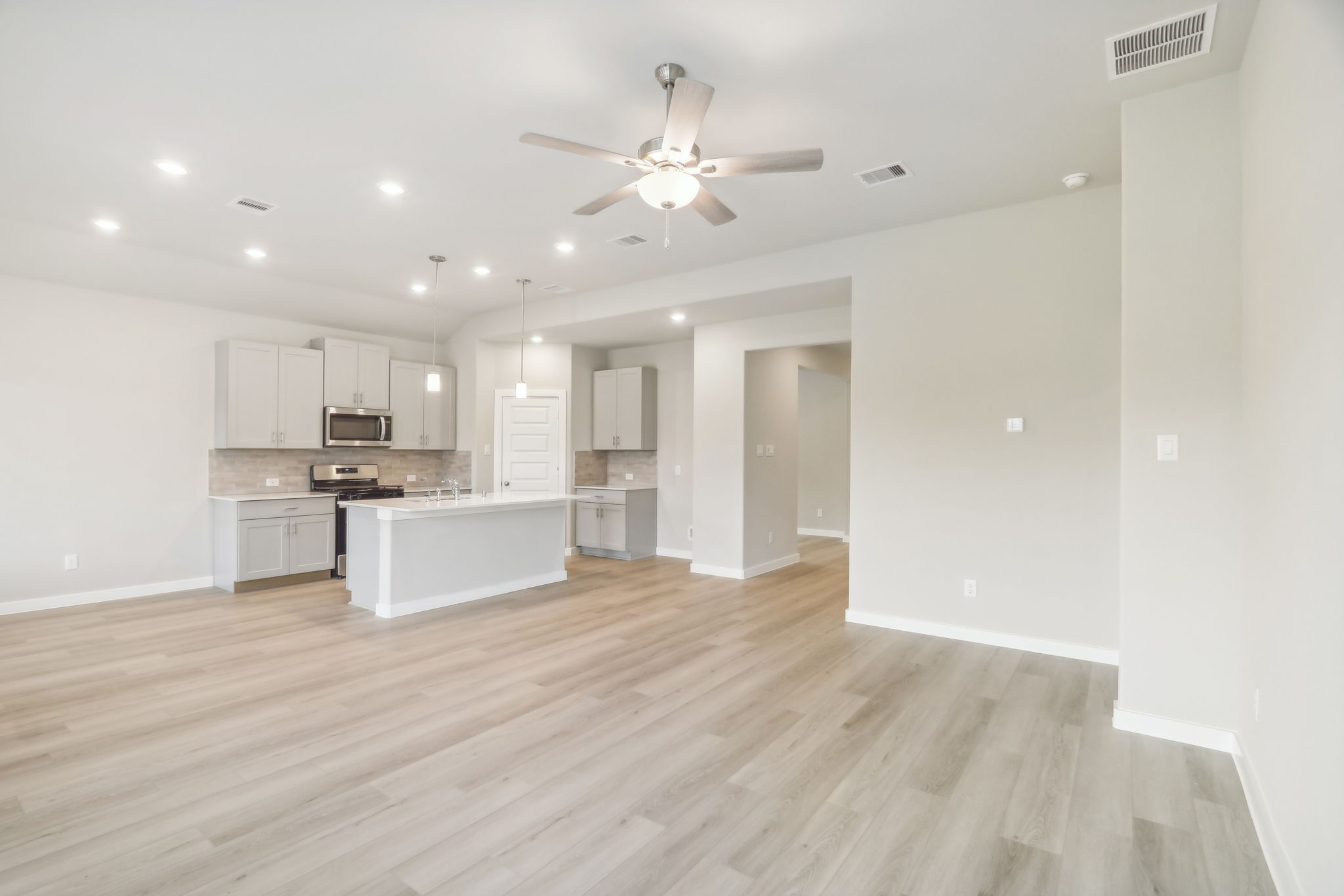 Houston - Wall Street Village - 6435 Brazos Trl Dr, Richmond, TX, 77469 -    009