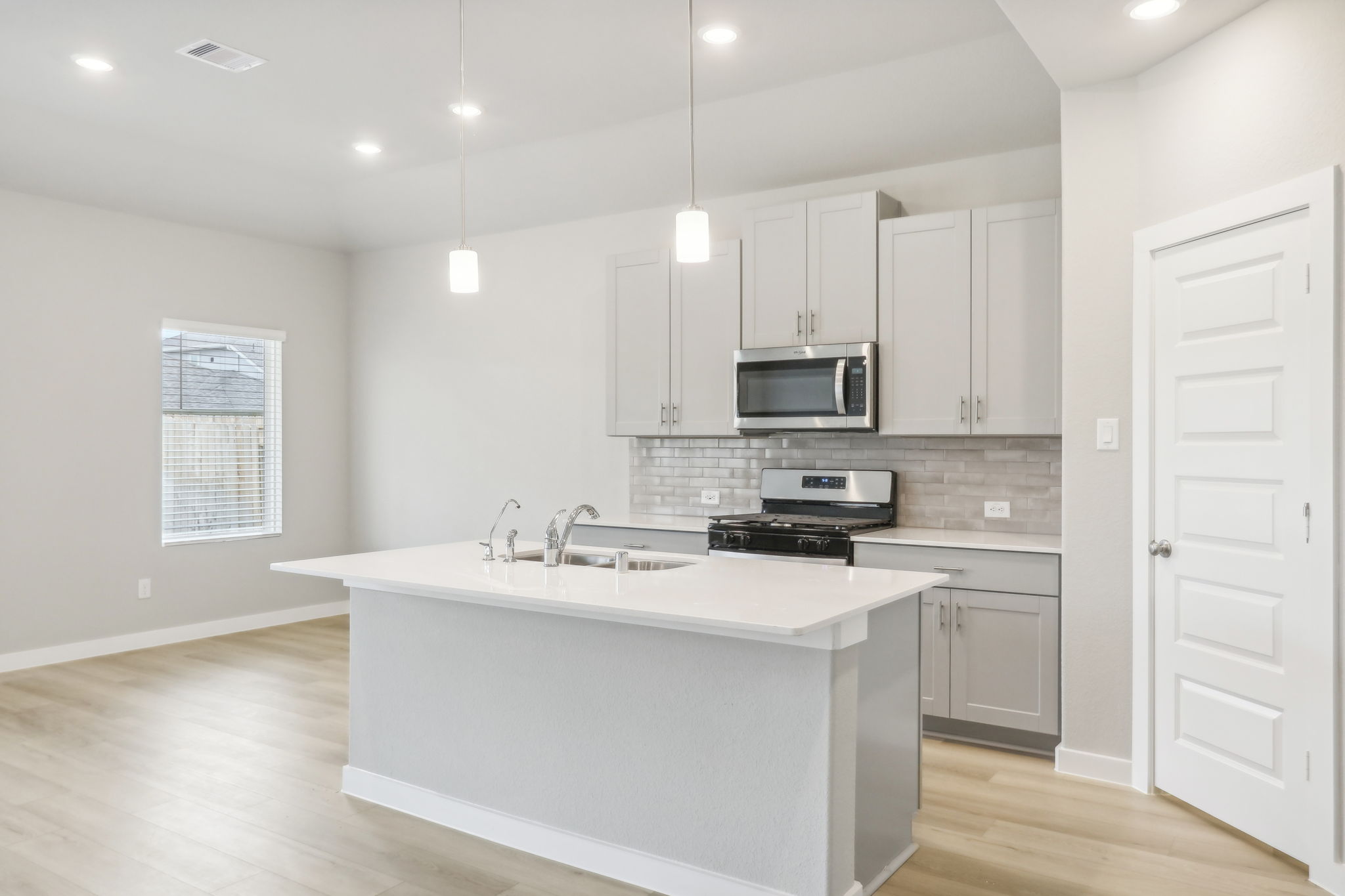 Houston - Wall Street Village - 6435 Brazos Trl Dr, Richmond, TX, 77469 -    011