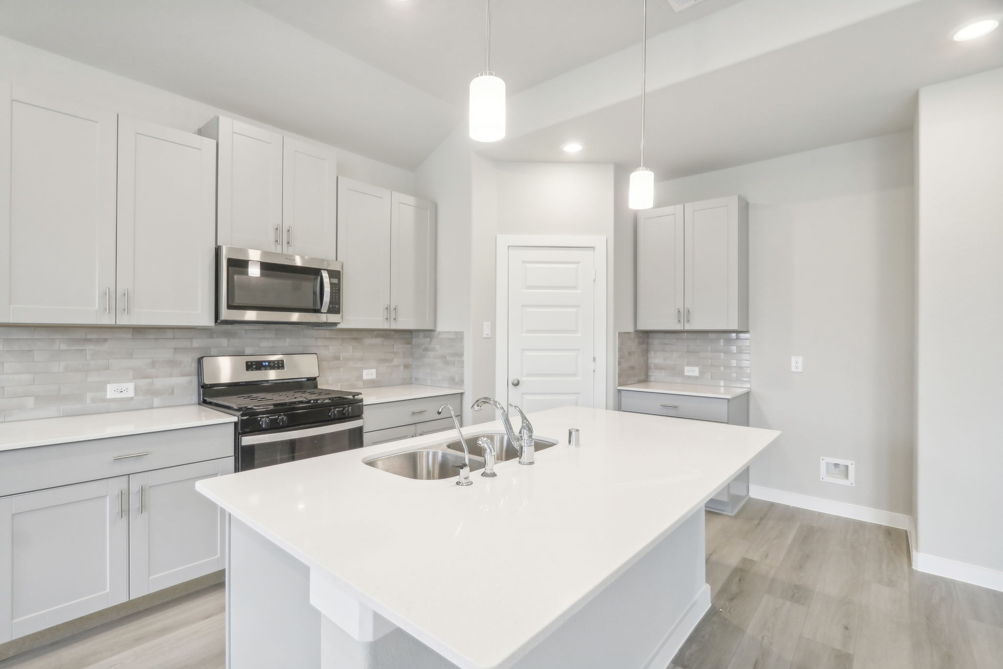 Houston - Wall Street Village - 6435 Brazos Trl Dr, Richmond, TX, 77469 -    013