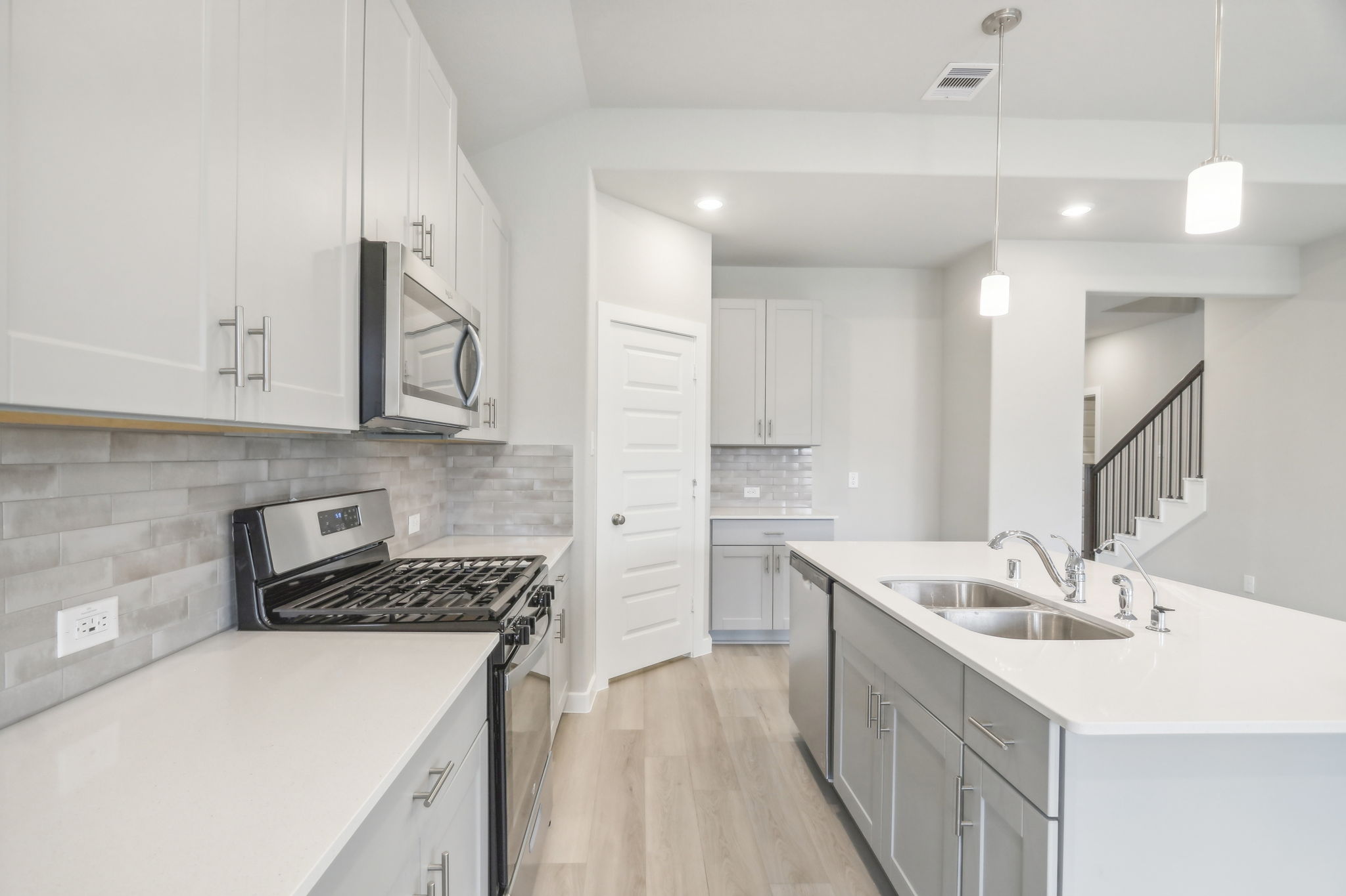 Houston - Wall Street Village - 6435 Brazos Trl Dr, Richmond, TX, 77469 -    014