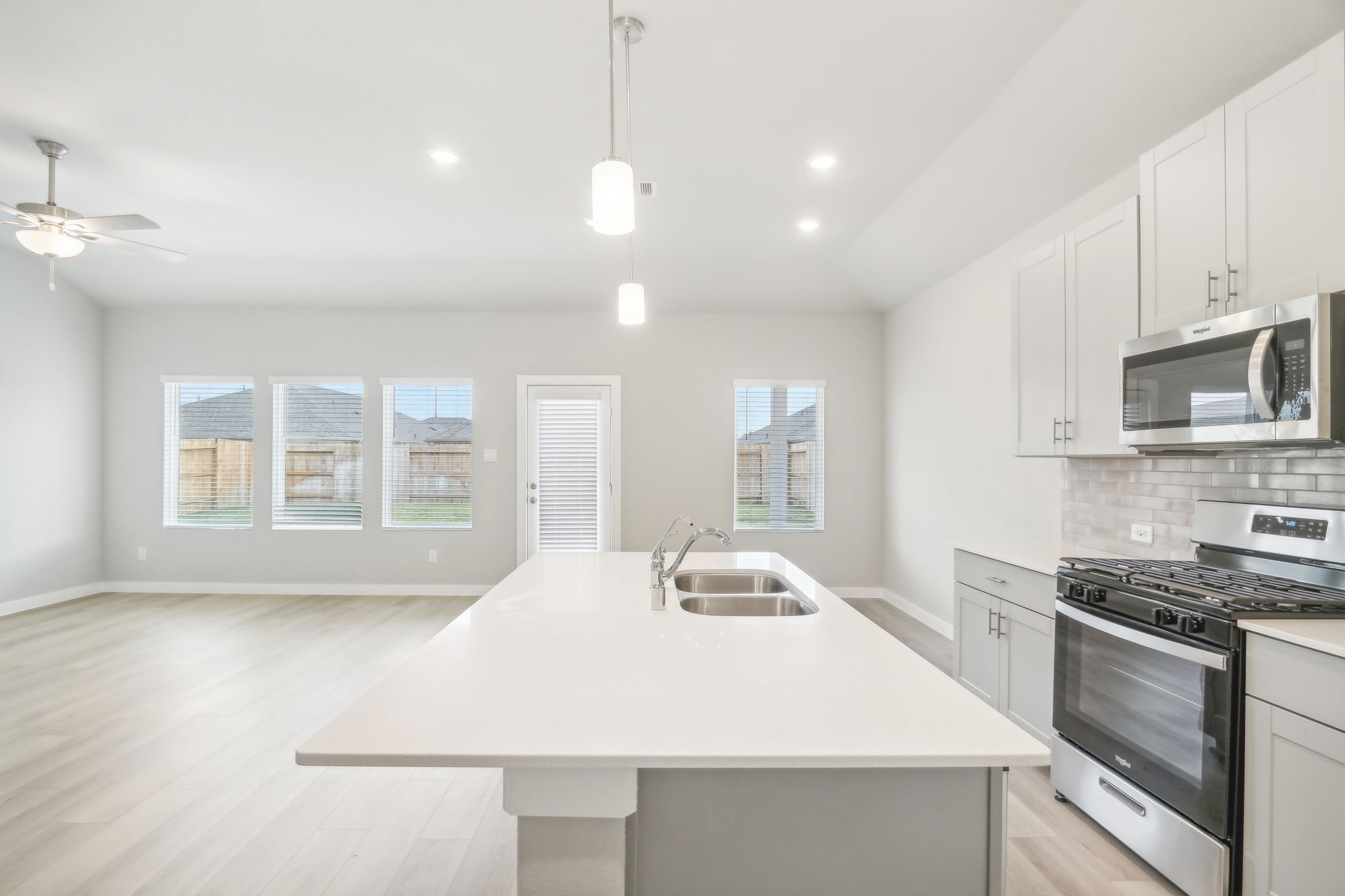 Houston - Wall Street Village - 6435 Brazos Trl Dr, Richmond, TX, 77469 -    016