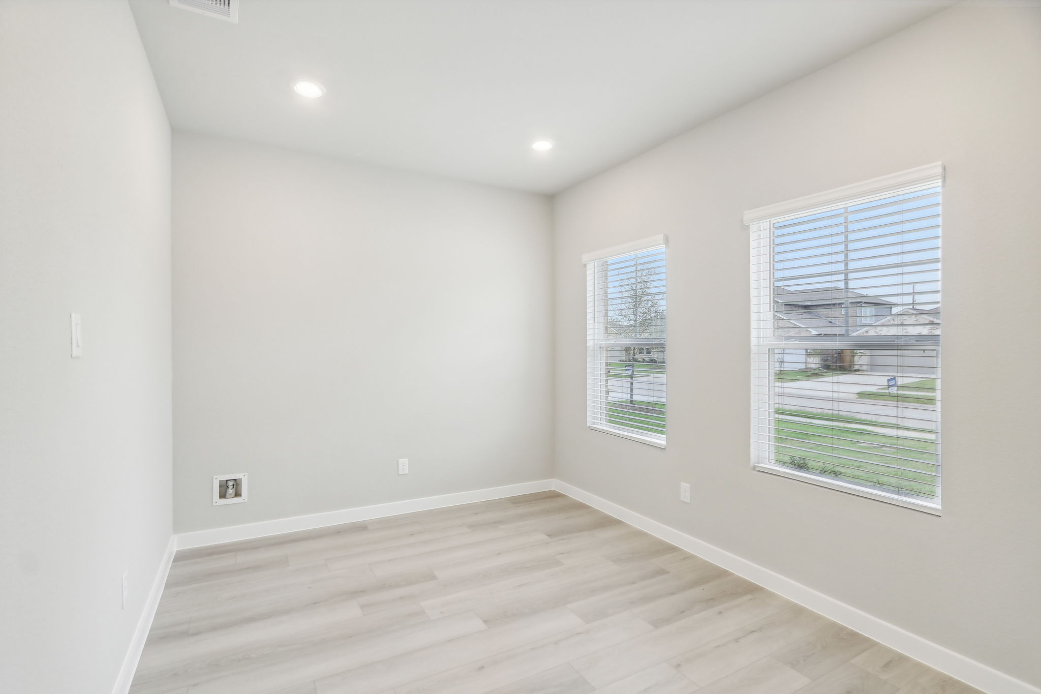 Houston - Wall Street Village - 6435 Brazos Trl Dr, Richmond, TX, 77469 -    020