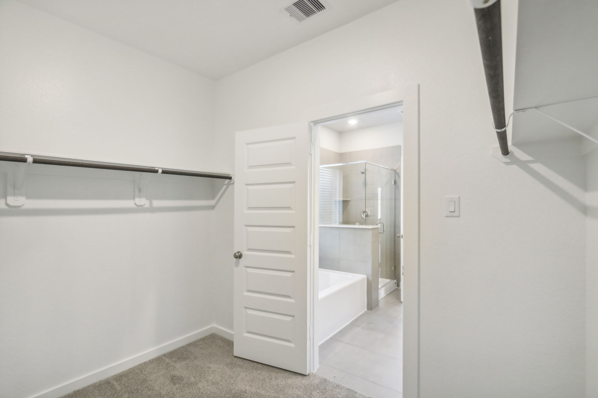 Houston - Wall Street Village - 6435 Brazos Trl Dr, Richmond, TX, 77469 -    035