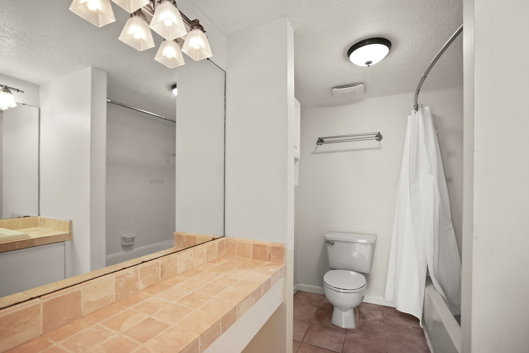 Bathroom 1 - 495A2058
