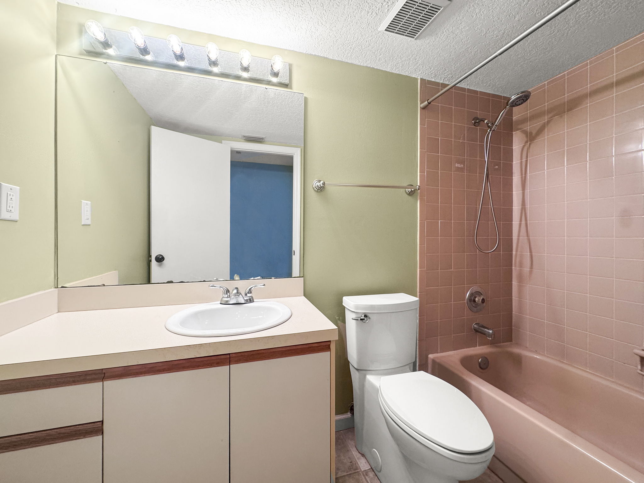 Bathroom 2 - IMG_7617