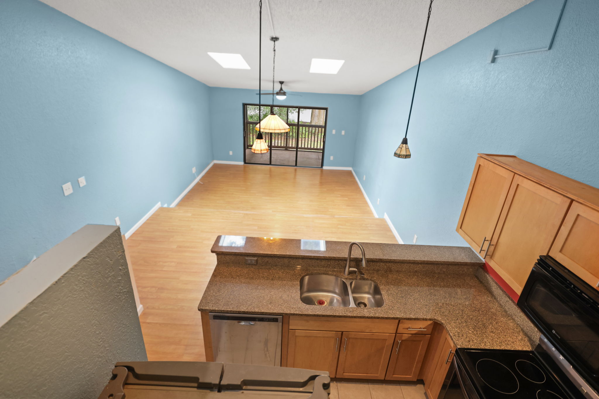 BR2 View into Kitchen LR - 495A2112