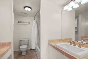 Bathroom 1 - 495A2056