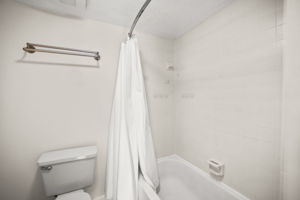 Bathroom 1 - 495A2060