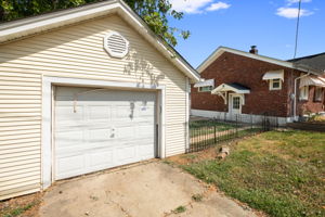  Photo 48