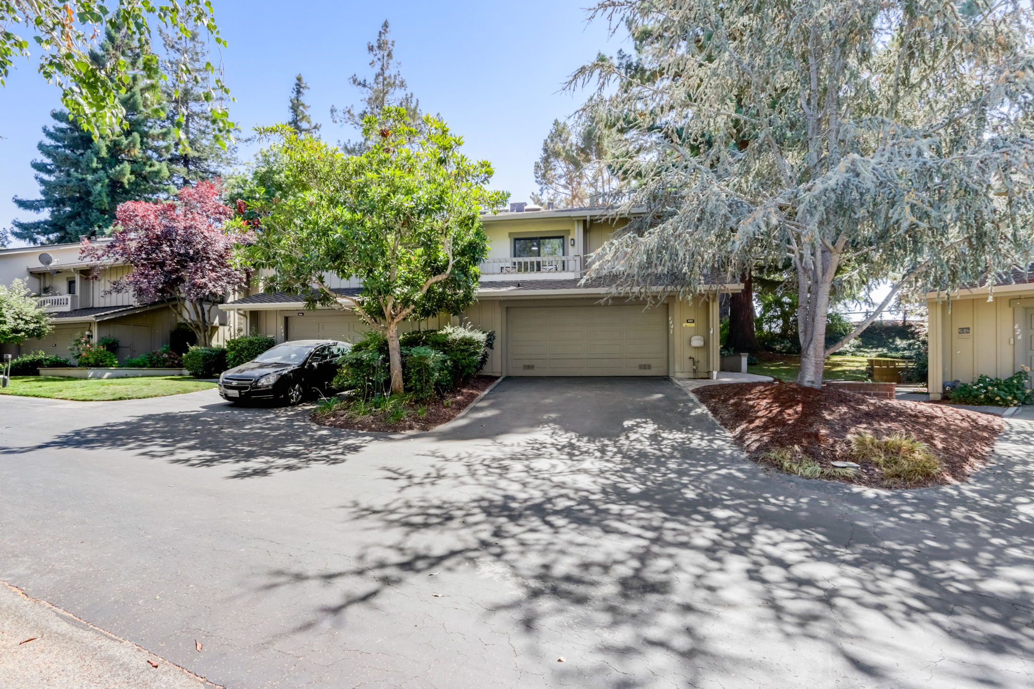  Sand Hill Cir-002