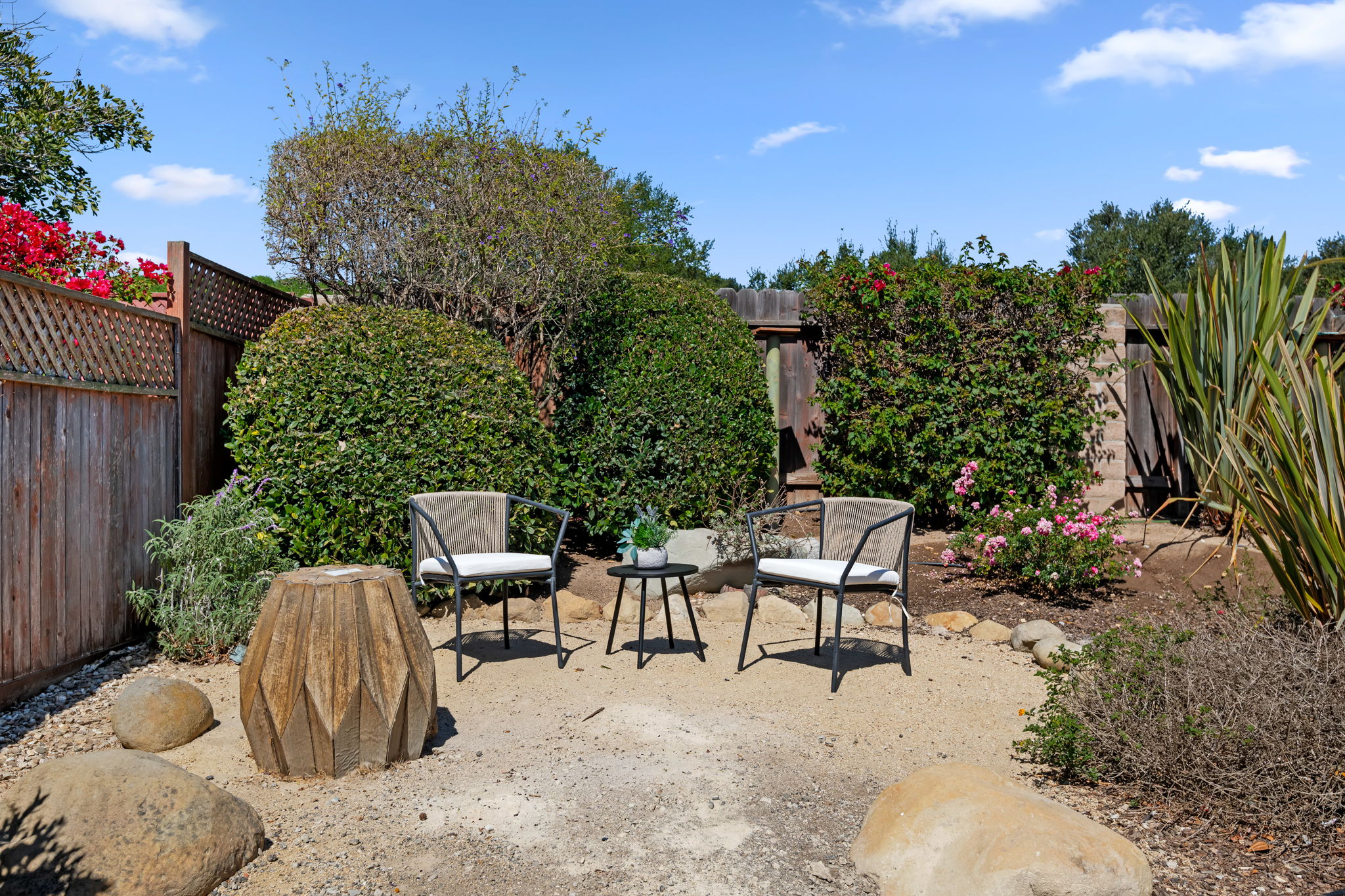 29-Sitting Area