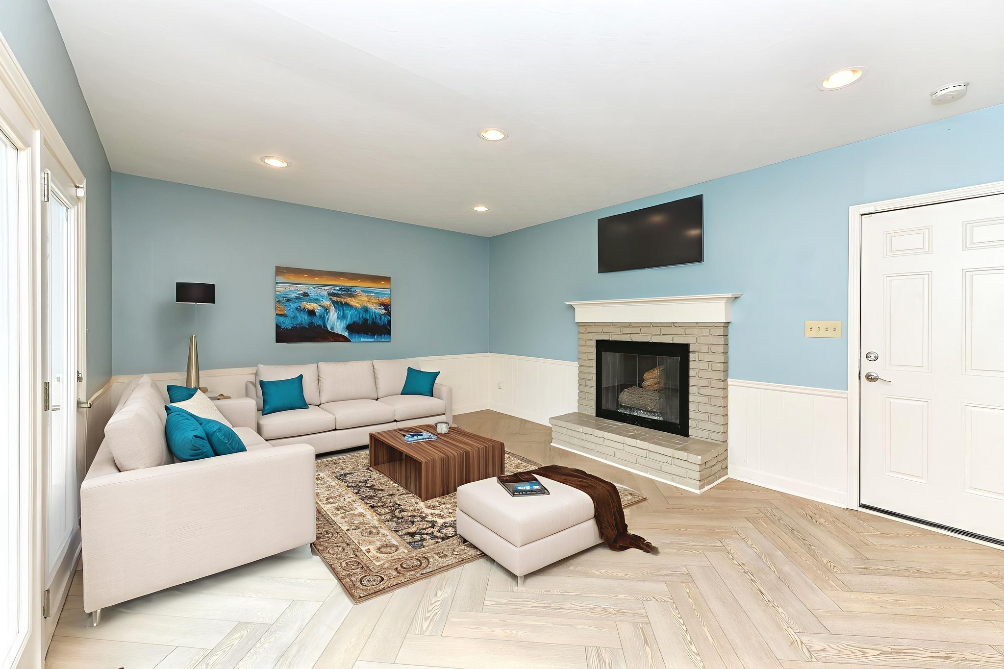 DSC_9653 virtually staged.jpeg