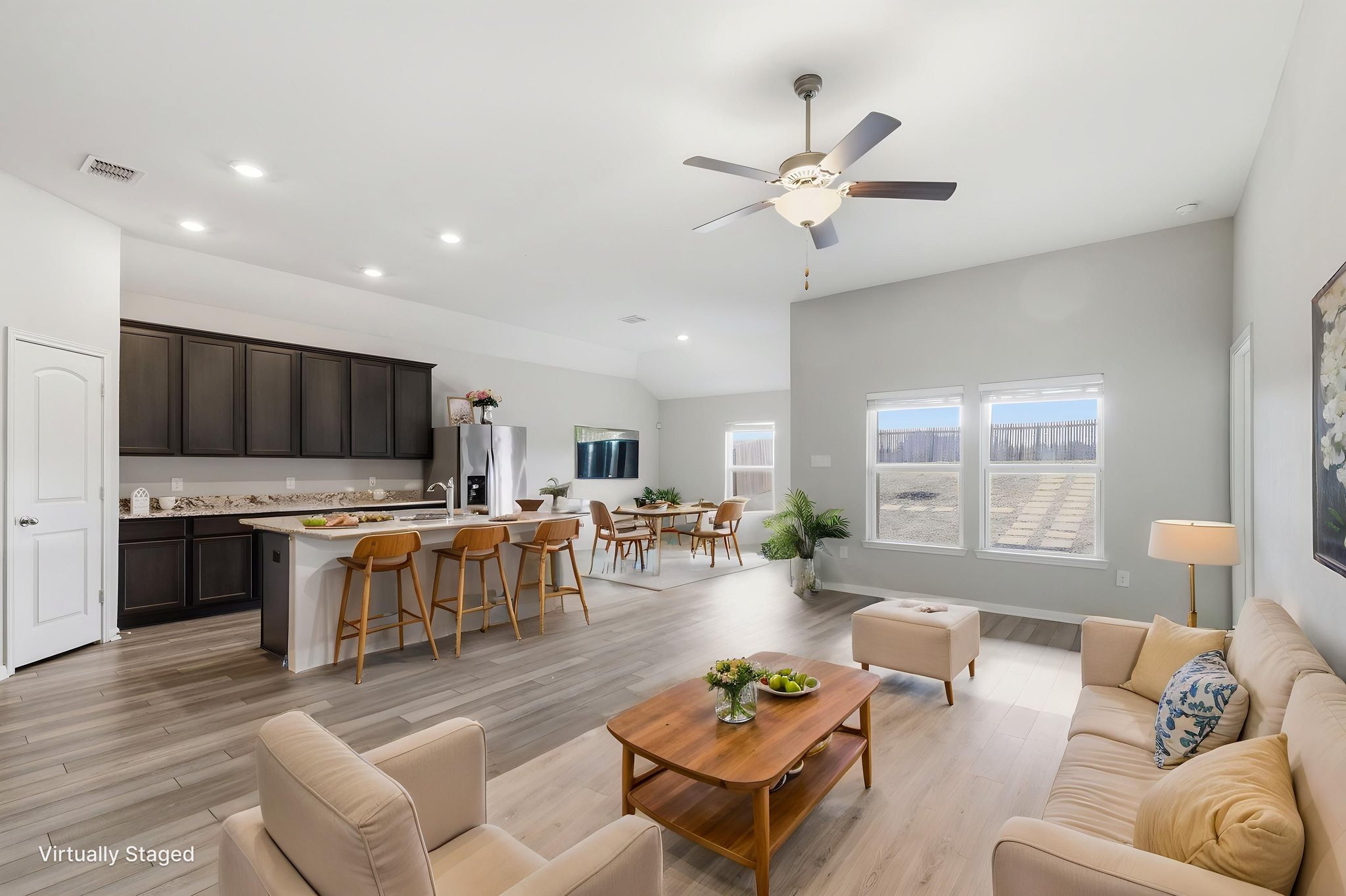 8Y8A0107 virtually staged.jpeg